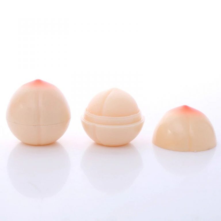 Image of a peach-shaped lipbalm as an example of a cute product for dropshipping